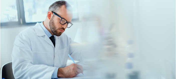 doctor en exámenes médicos ocupacionales