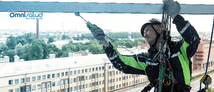La certificación del trabajo en alturas sólo se obtienes si se han tomado las capacitaciones pertinentes.
